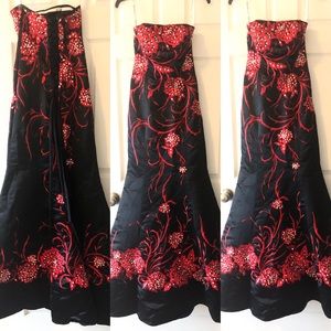 Beautiful strapless lace up back dress.